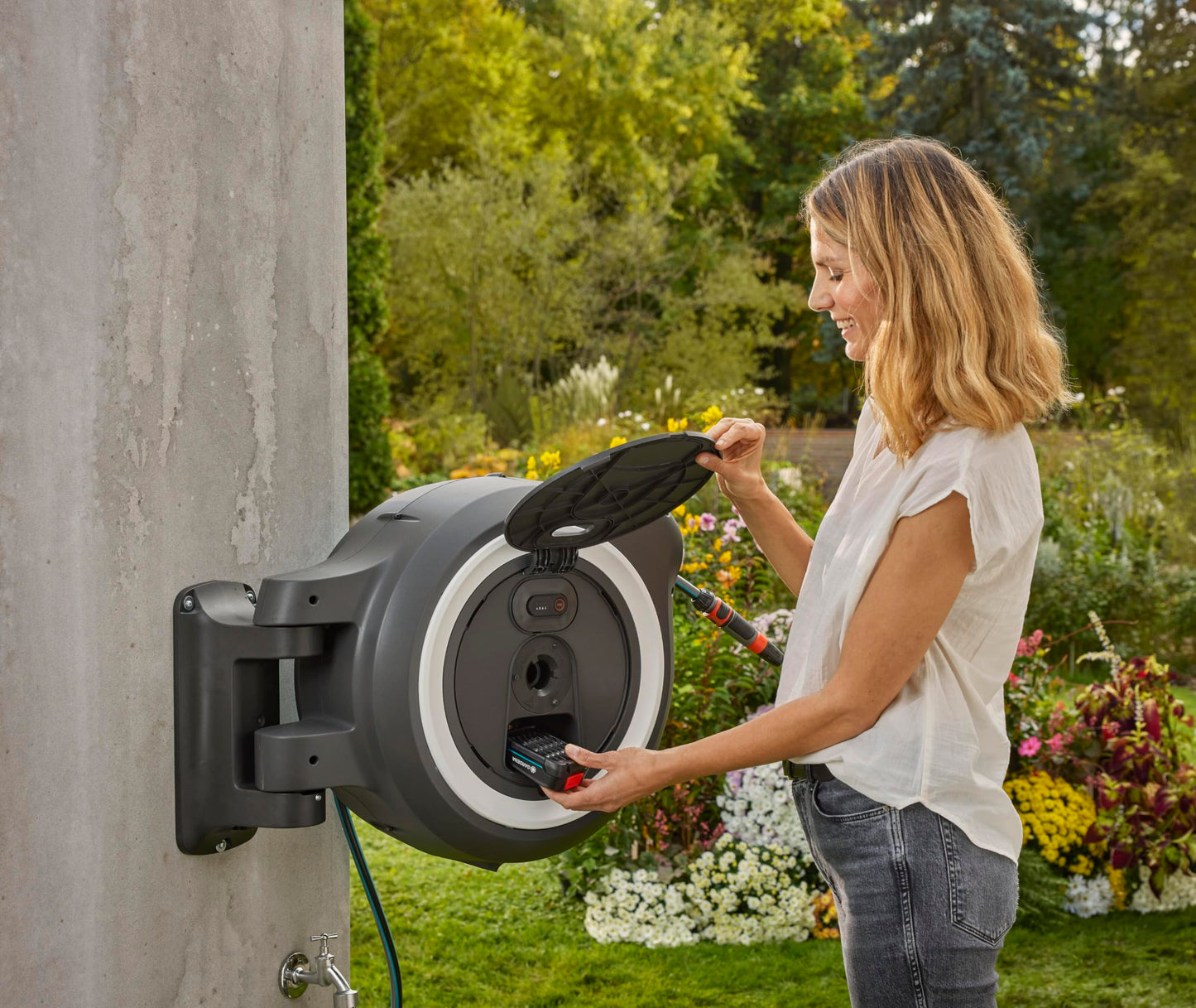 Gardena PowerRoll XXL Akku-Schlauchbox 40m - Automatischer Aufroller, Ready-to-use-Set (18647-20)