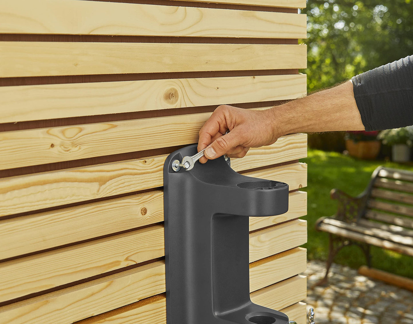 GARDENA Schlauchtrommel 35m zur Wandmontage - Einziehbar, Schwarz/Türkis